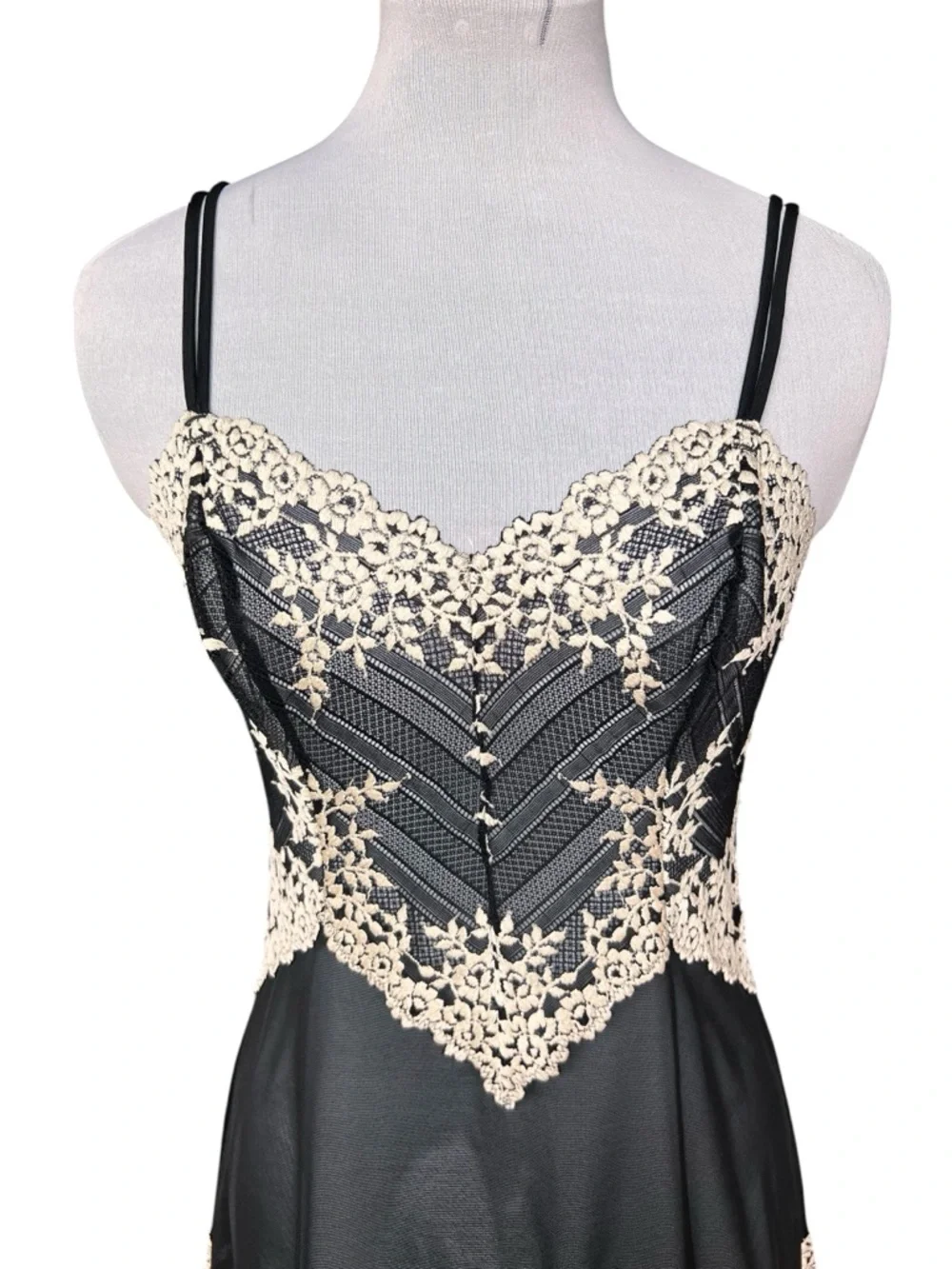 Wacoal EUC Embrace Lace Chemise in Black and Cream Size M